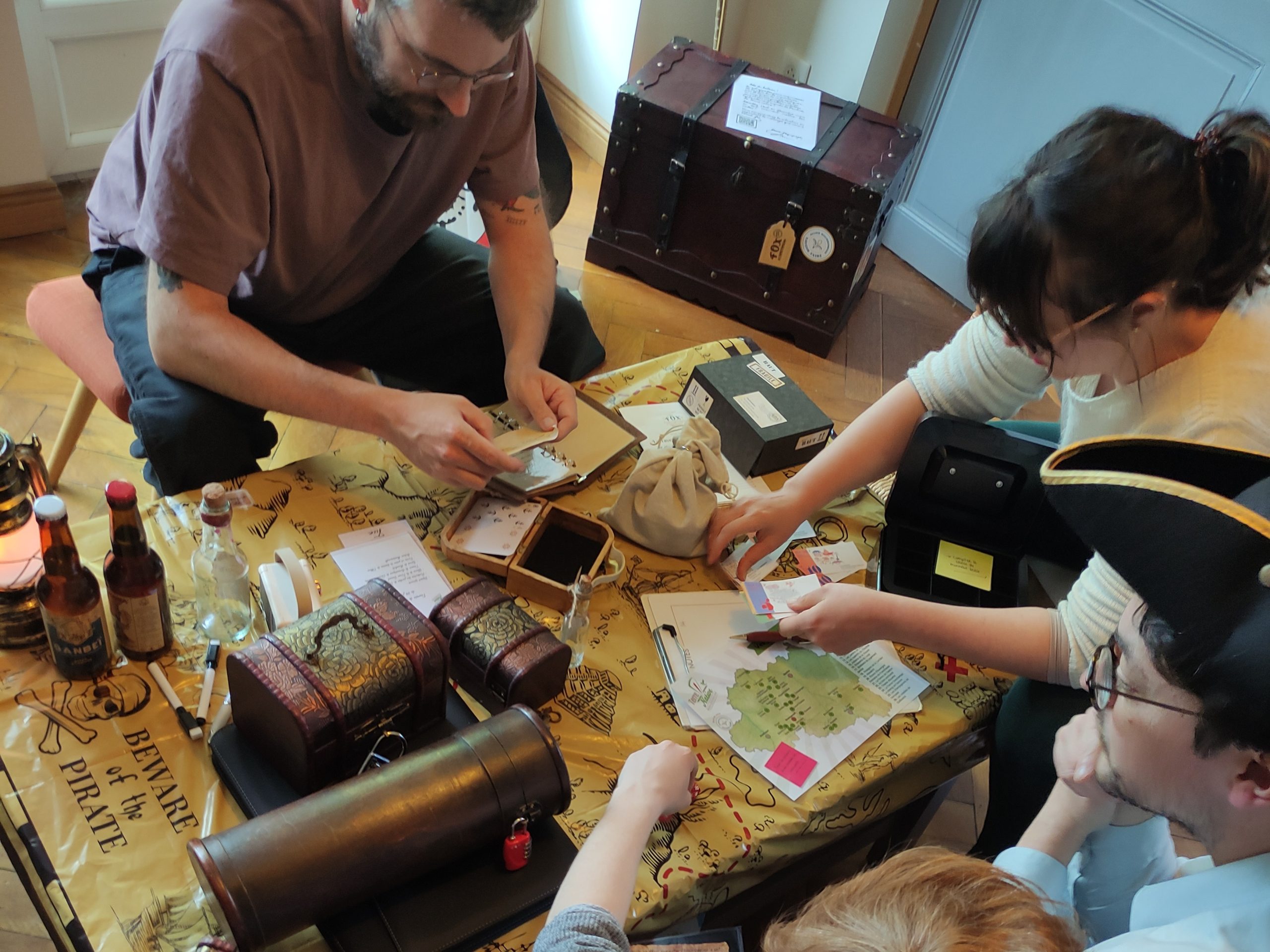 Joueurs Escape game apéro La taverne bourbonnaise. Apéritif. Enquête