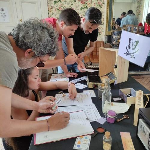 illustration escape game groupe énigme